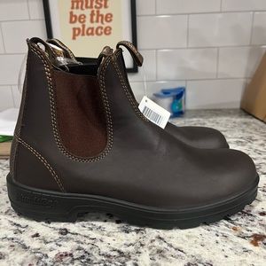 Brand new never worn Blundstone 550 Walnut brown size 7